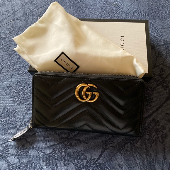 Gucci Handbags - Gucci Marmont Wallet